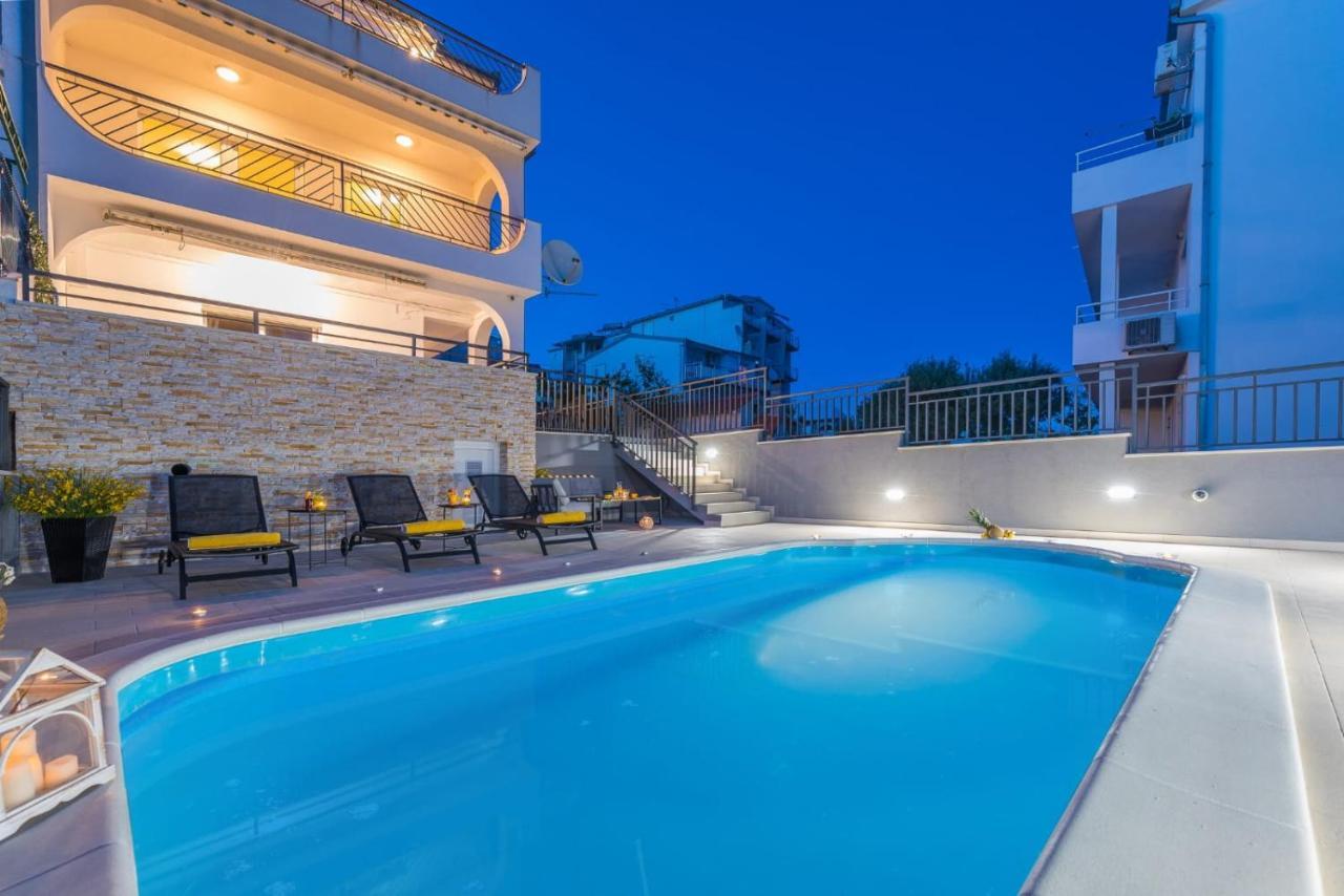 Seaview With Pool - Yellow *