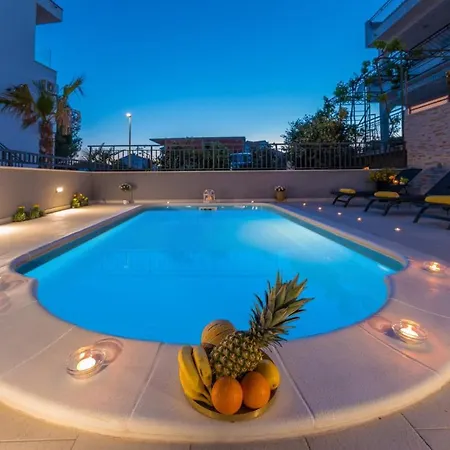 Villa Seaview With Pool - Apartment Yellow Trogir Exterior photo