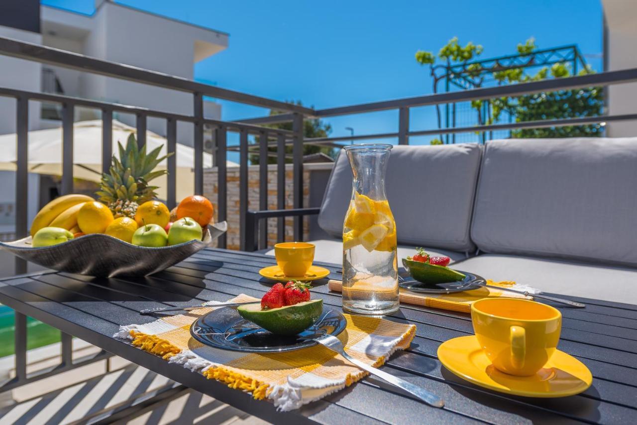 Seaview With Pool - Yellow Apartament Trogir